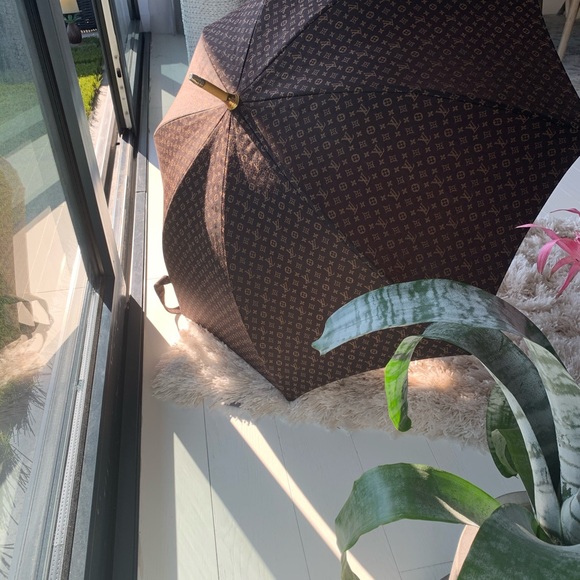 Authentic Louis Vuitton Umbrella Gold trim - Picture 2 of 8